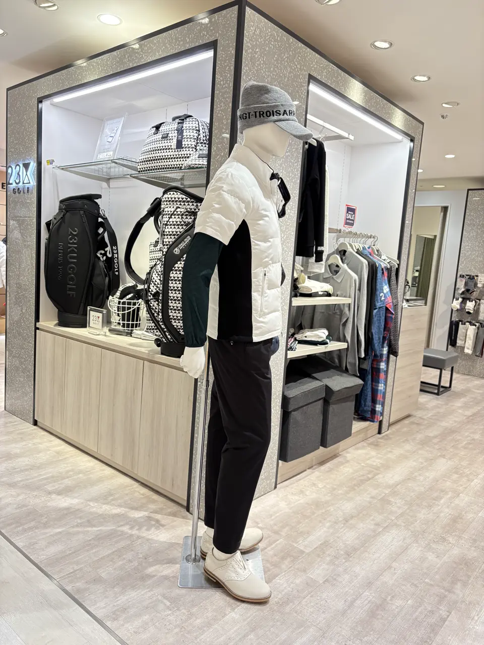 23区GOLF 松屋スタッフ コーディネート画像