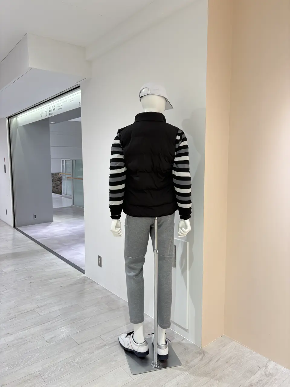 23区GOLF 松屋スタッフ コーディネート画像