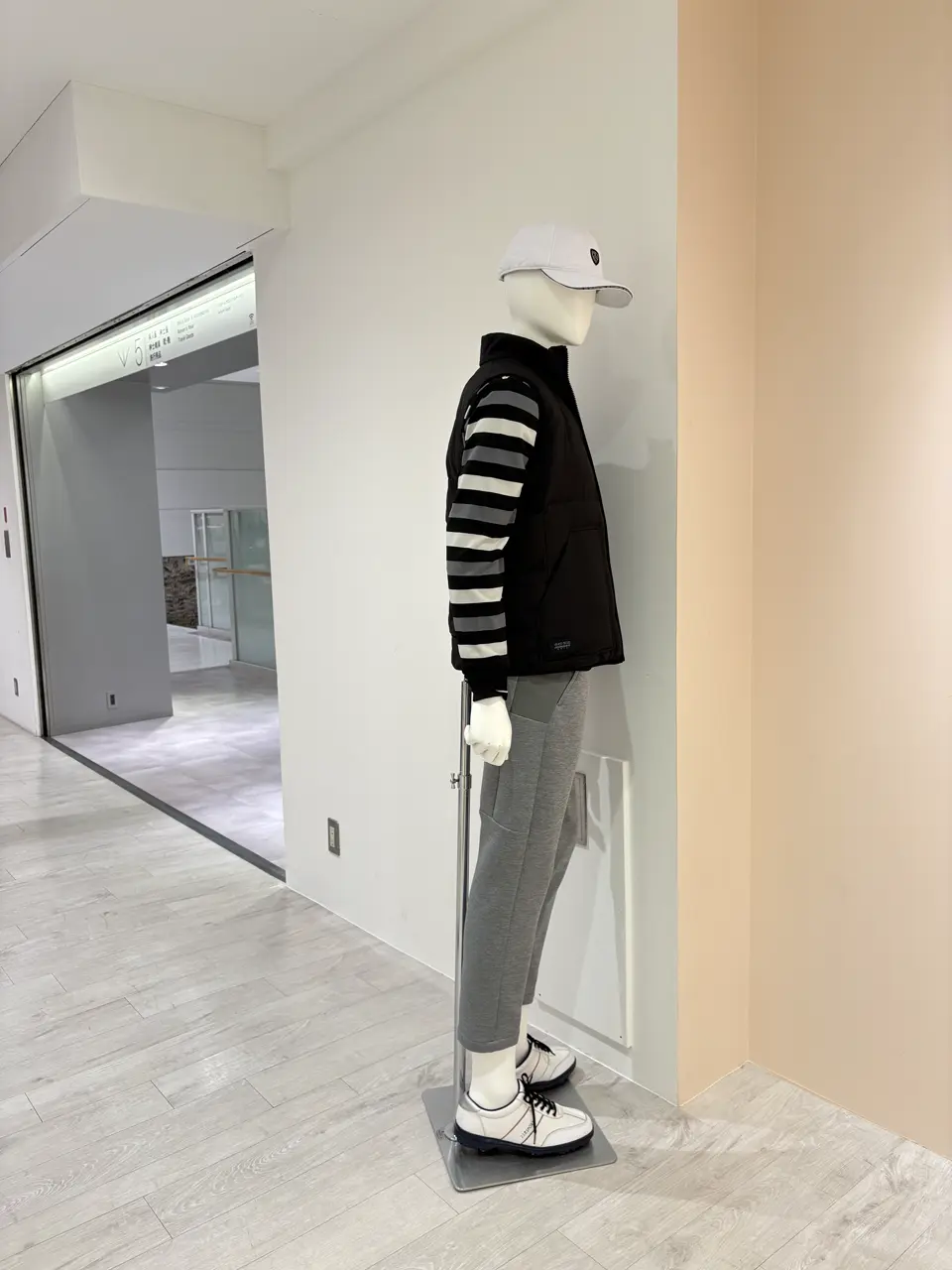 23区GOLF 松屋スタッフ コーディネート画像