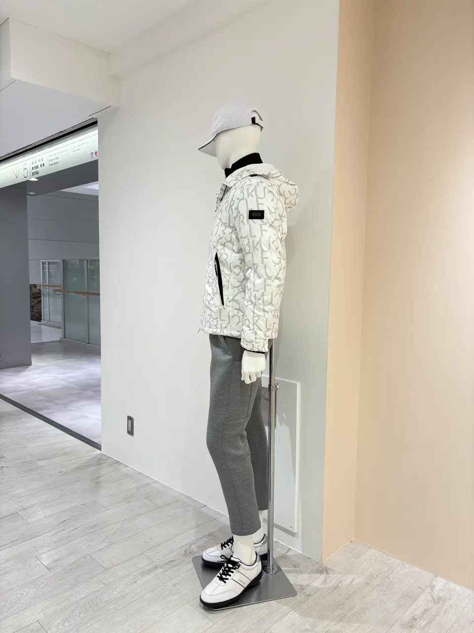 23区GOLF 松屋スタッフ コーディネート画像