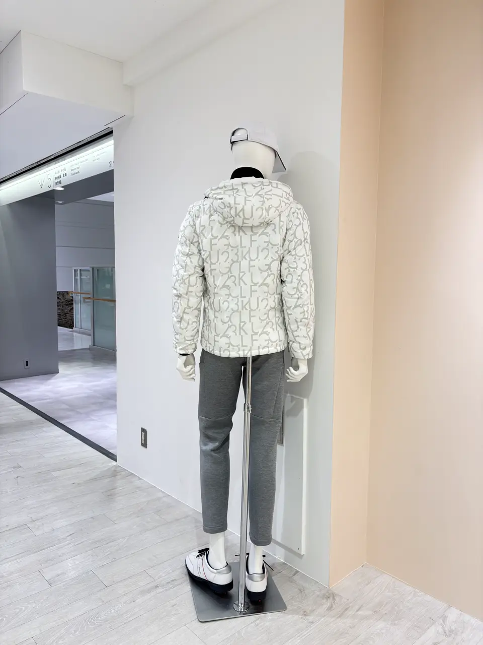 23区GOLF 松屋スタッフ コーディネート画像