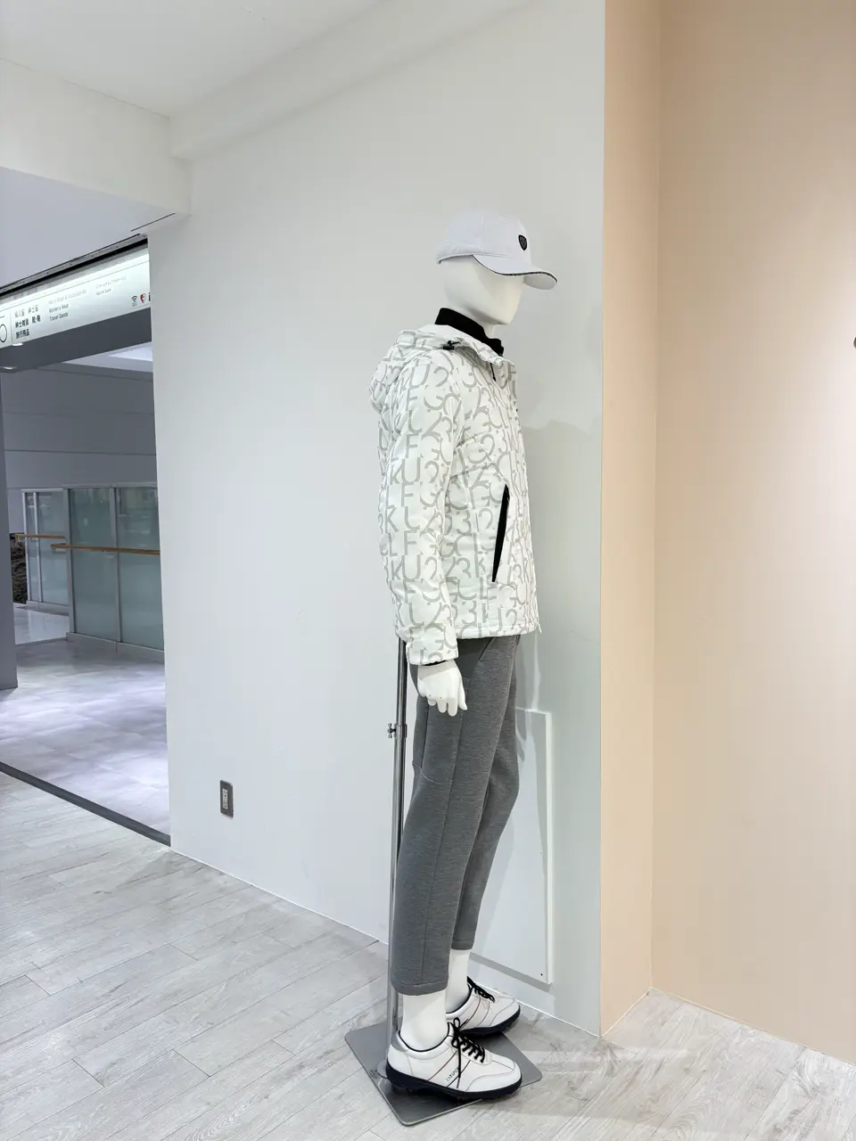 23区GOLF 松屋スタッフ コーディネート画像