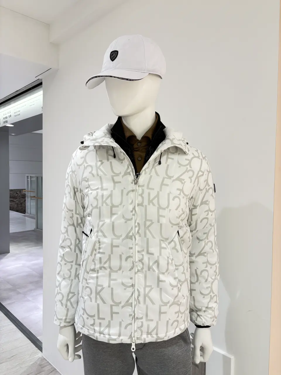 23区GOLF 松屋スタッフ コーディネート画像