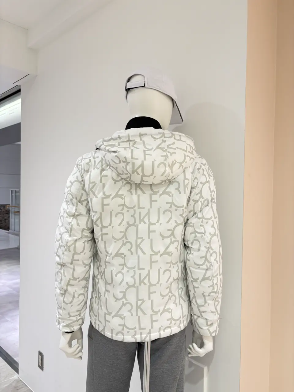 23区GOLF 松屋スタッフ コーディネート画像