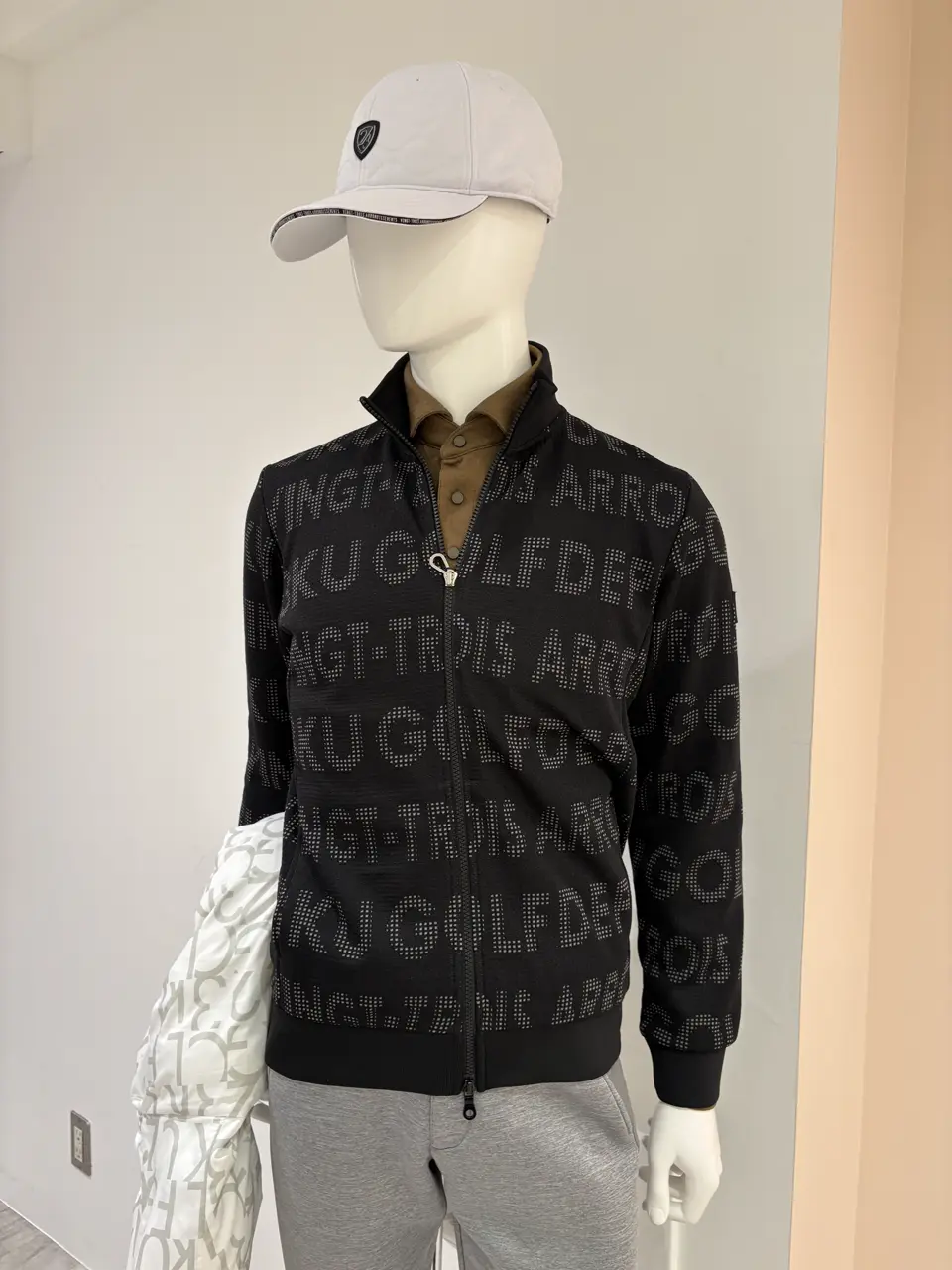 23区GOLF 松屋スタッフ コーディネート画像