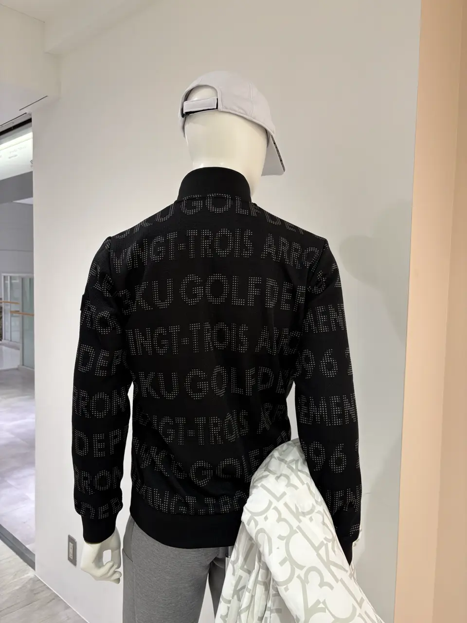 23区GOLF 松屋スタッフ コーディネート画像