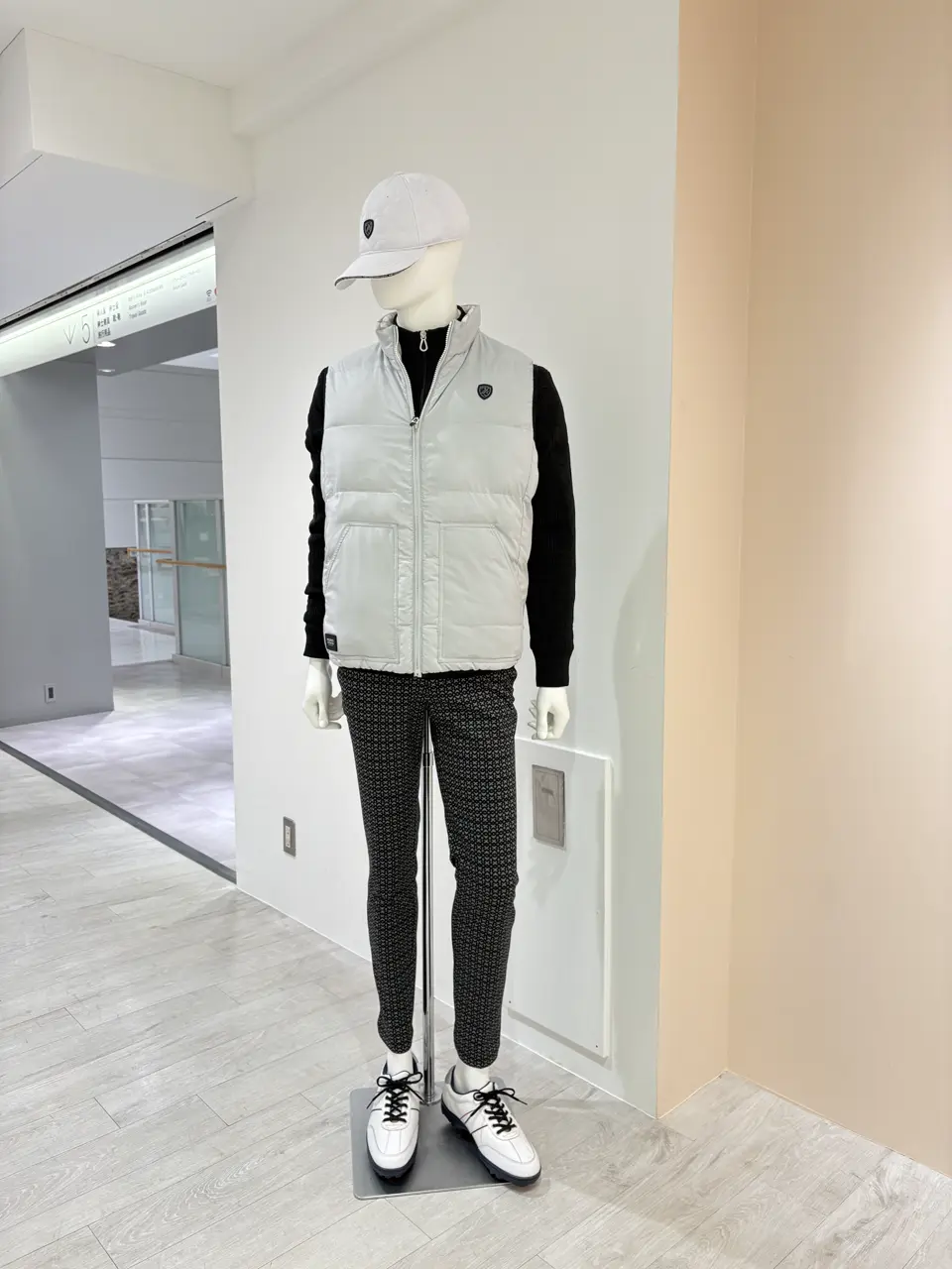 23区GOLF 松屋スタッフ コーディネート画像