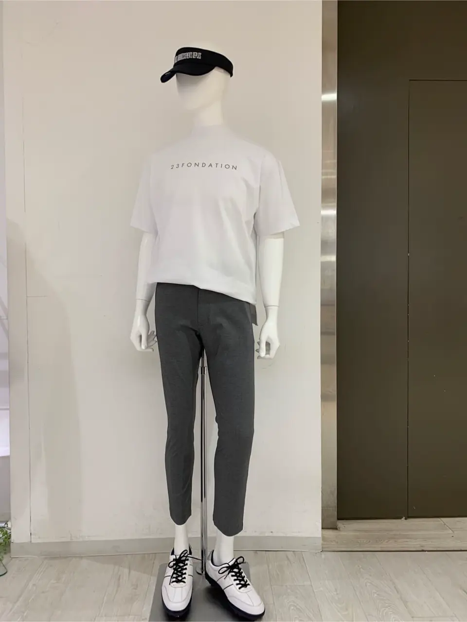 23区GOLF 松屋スタッフ コーディネート画像