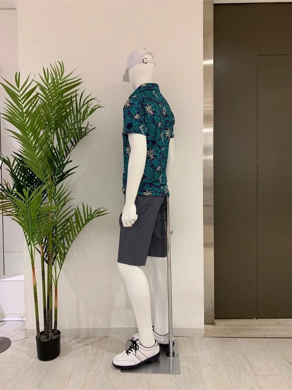 23区GOLF 松屋スタッフ コーディネート画像