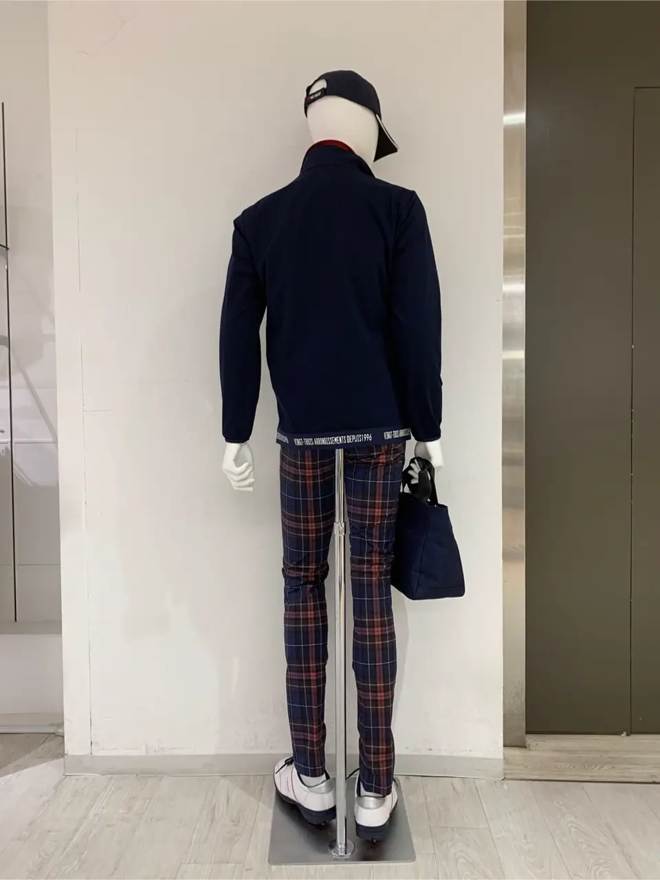 23区GOLF 松屋スタッフ コーディネート画像