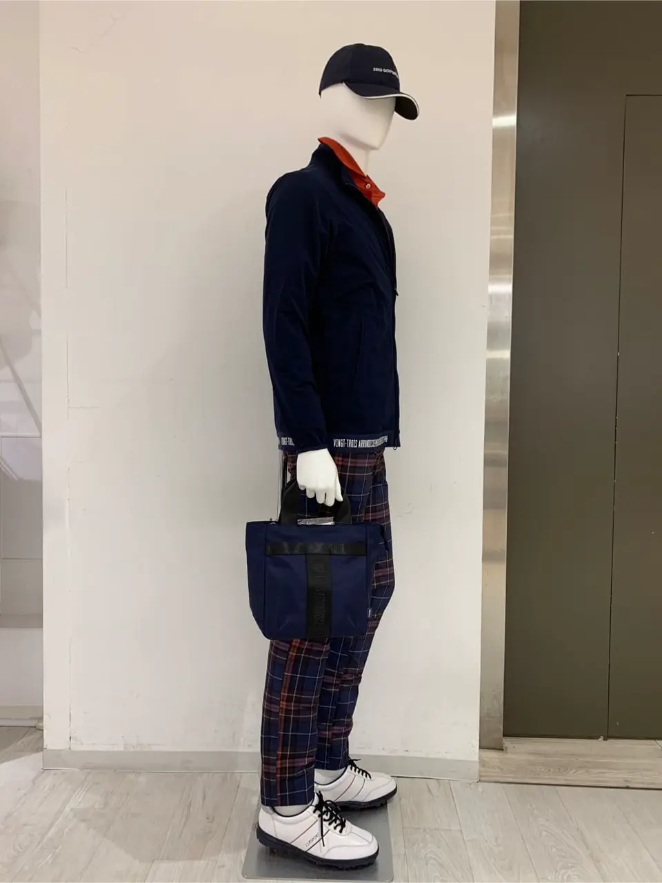 23区GOLF 松屋スタッフ コーディネート画像