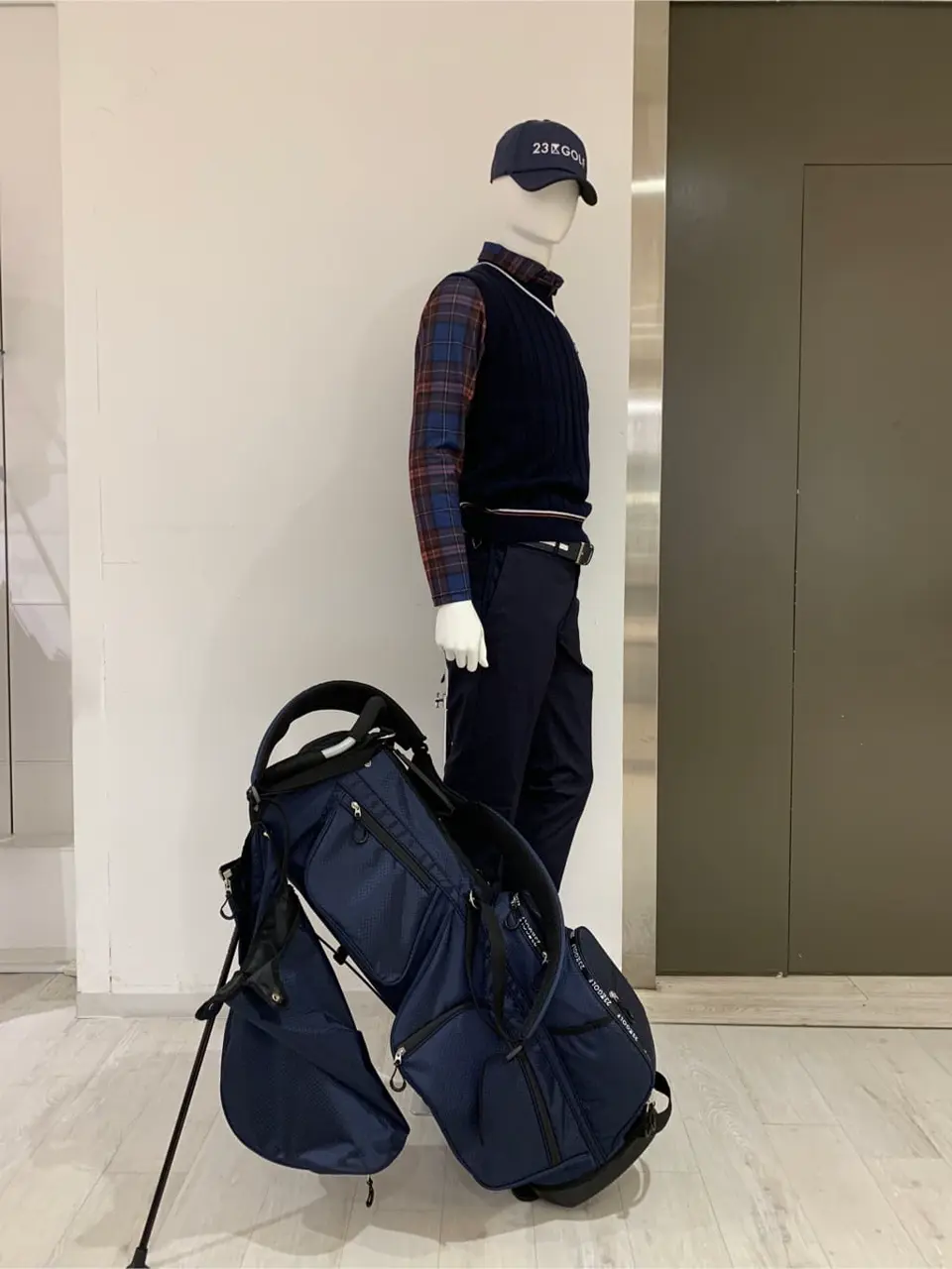 23区GOLF 松屋スタッフ コーディネート画像