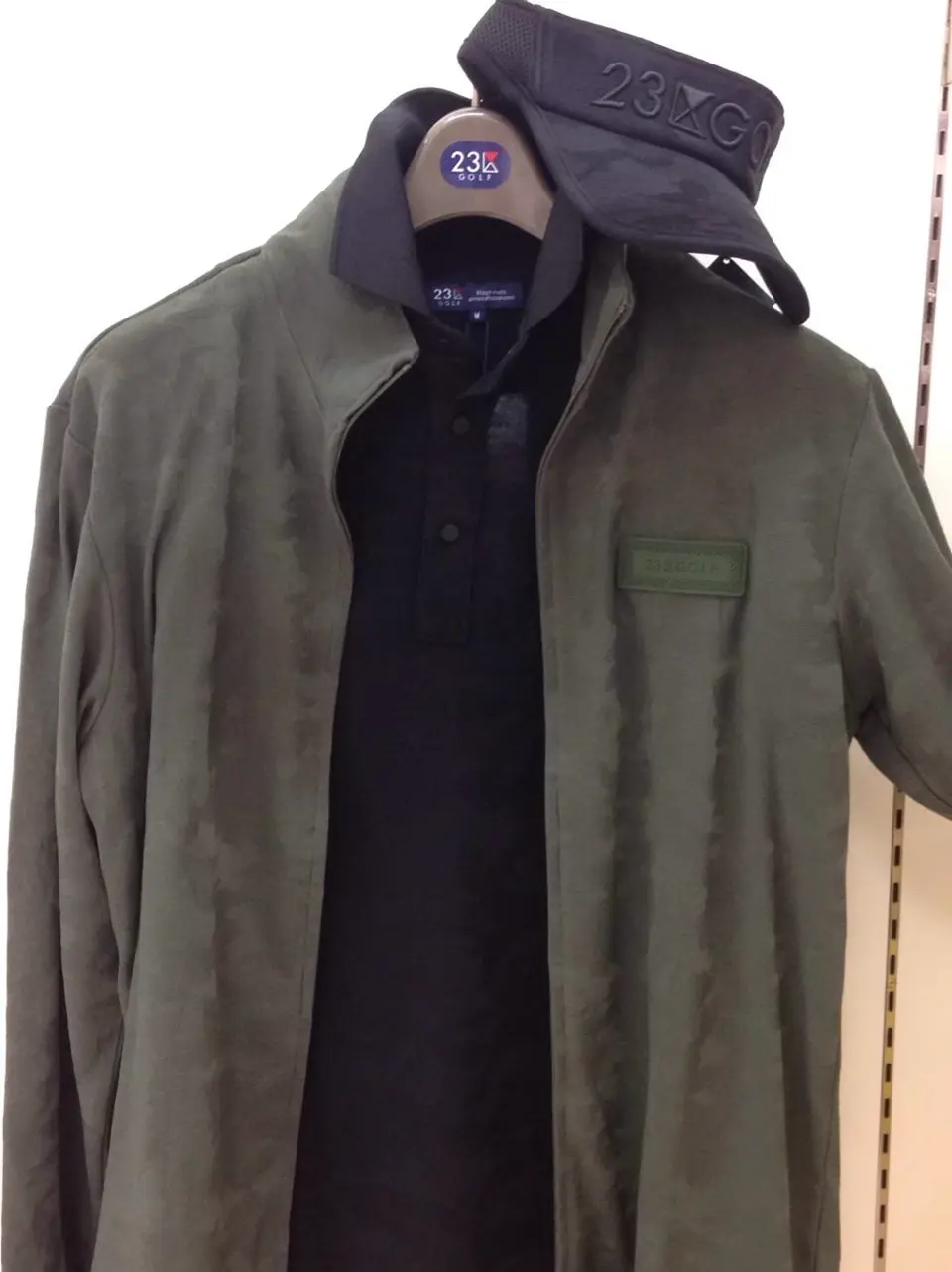 23区GOLF 松屋スタッフ コーディネート画像