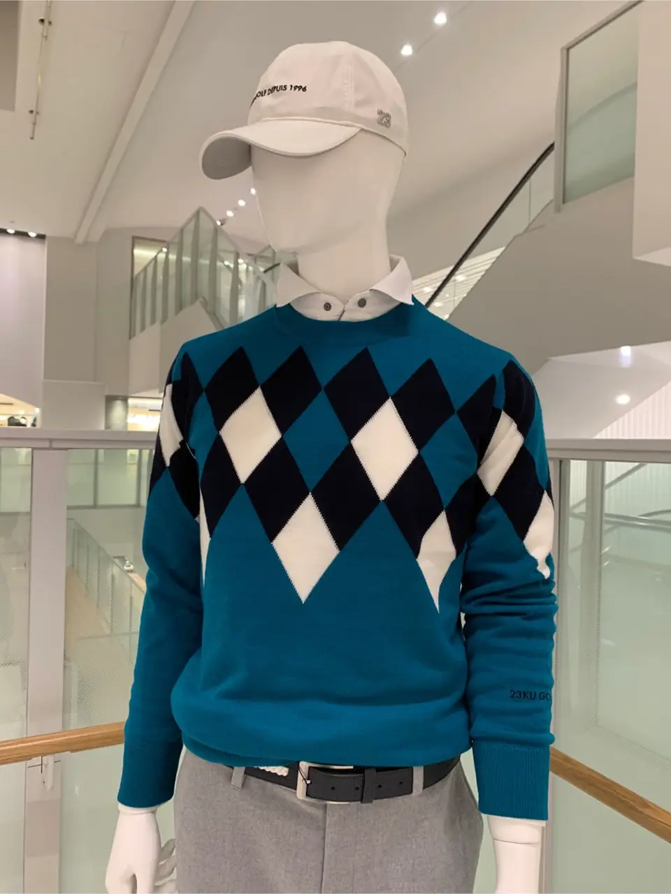 23区GOLF 松屋スタッフ コーディネート画像