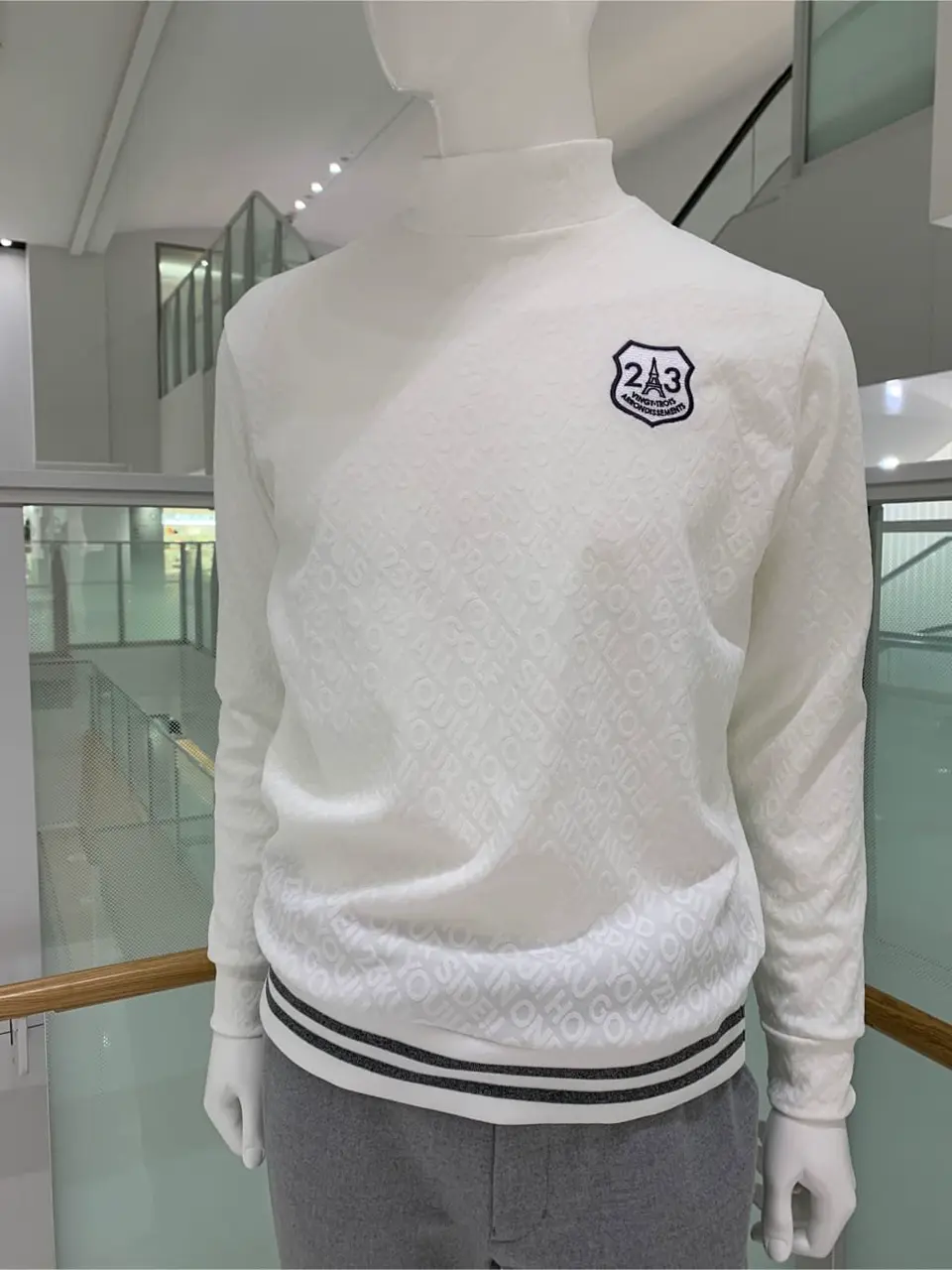 23区GOLF 松屋スタッフ コーディネート画像