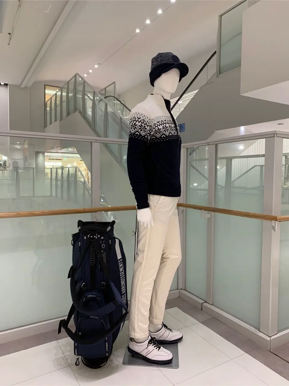 23区GOLF 松屋スタッフ コーディネート画像