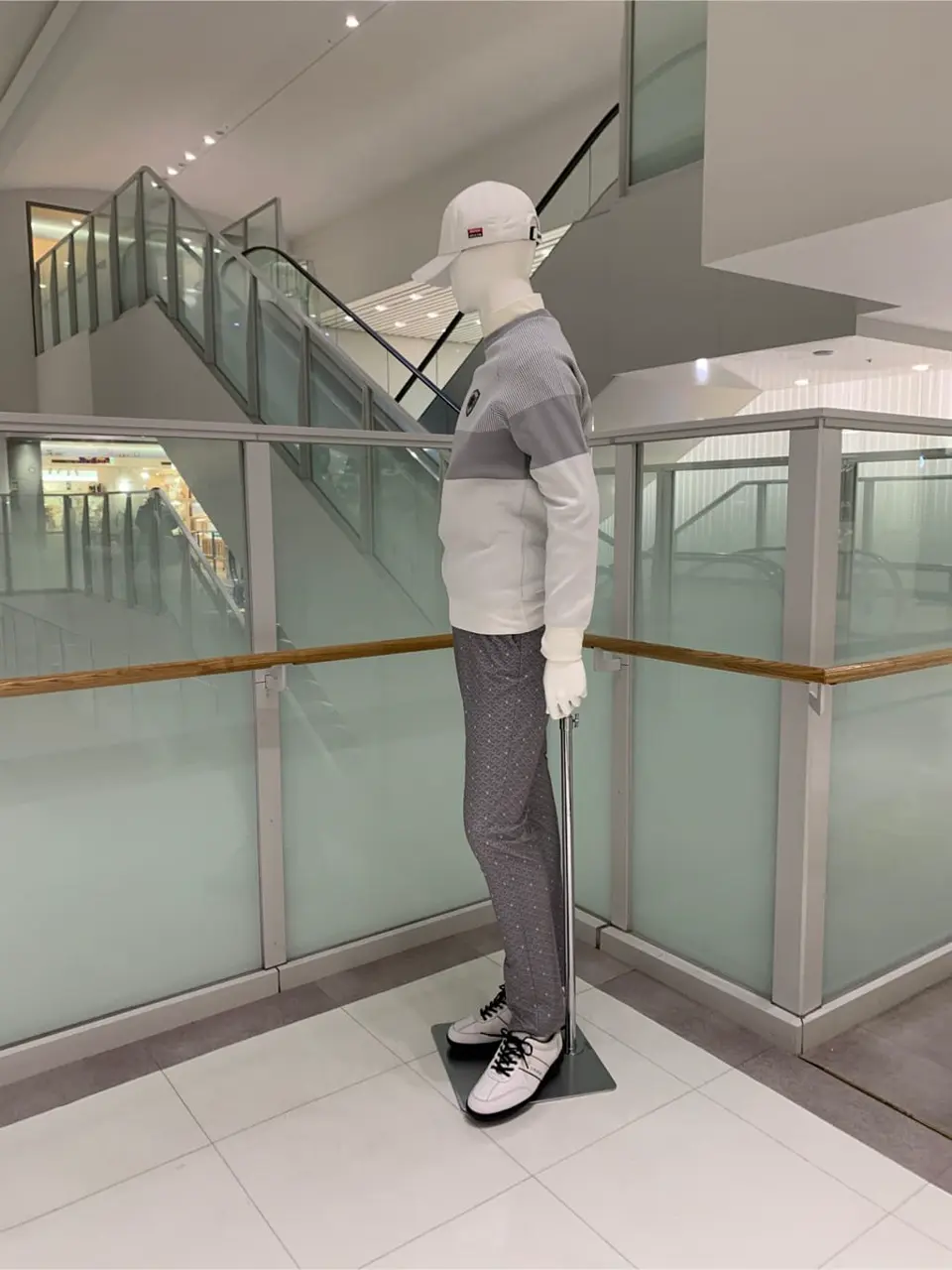 23区GOLF 松屋スタッフ コーディネート画像