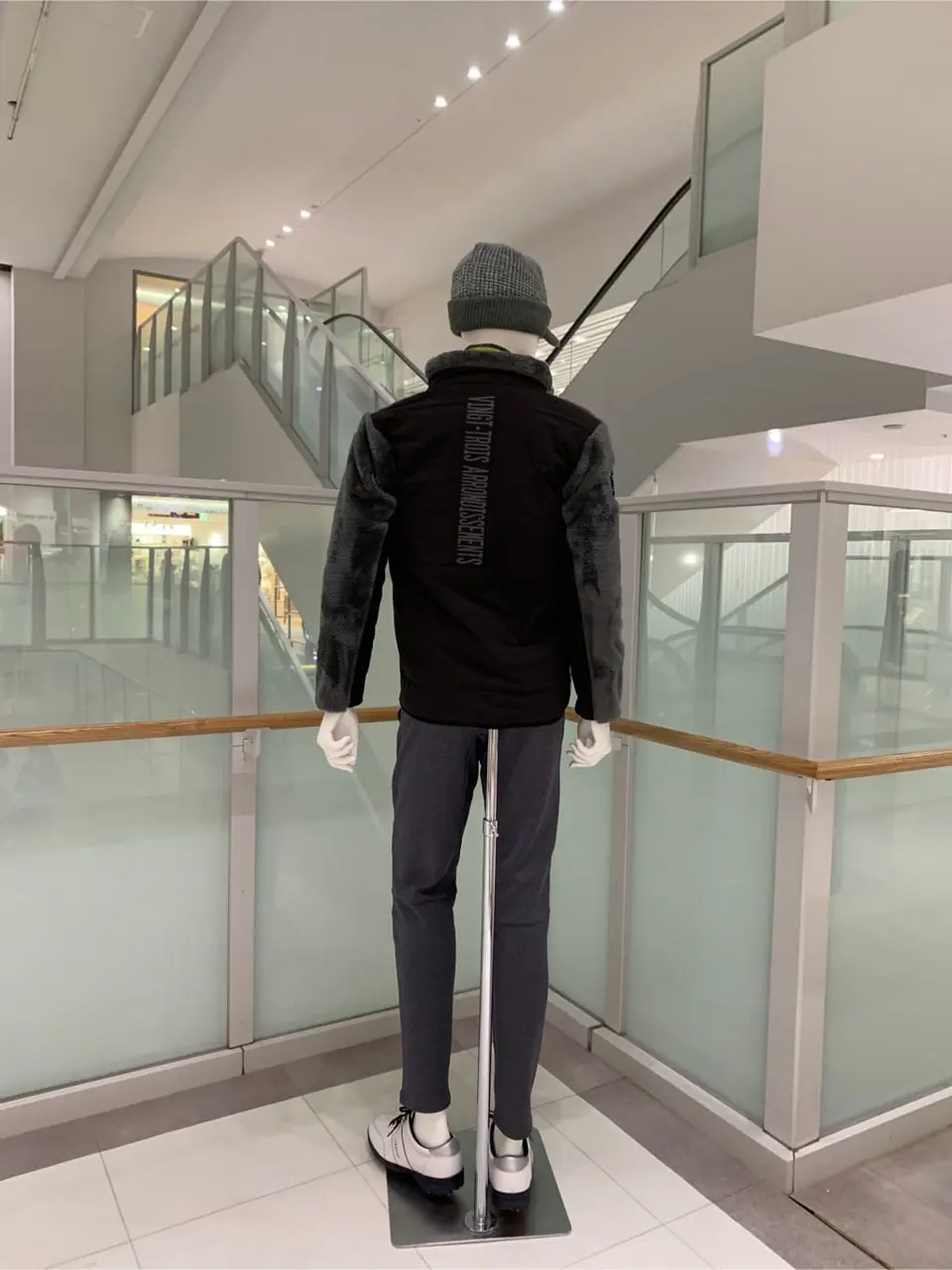 23区GOLF 松屋スタッフ コーディネート画像