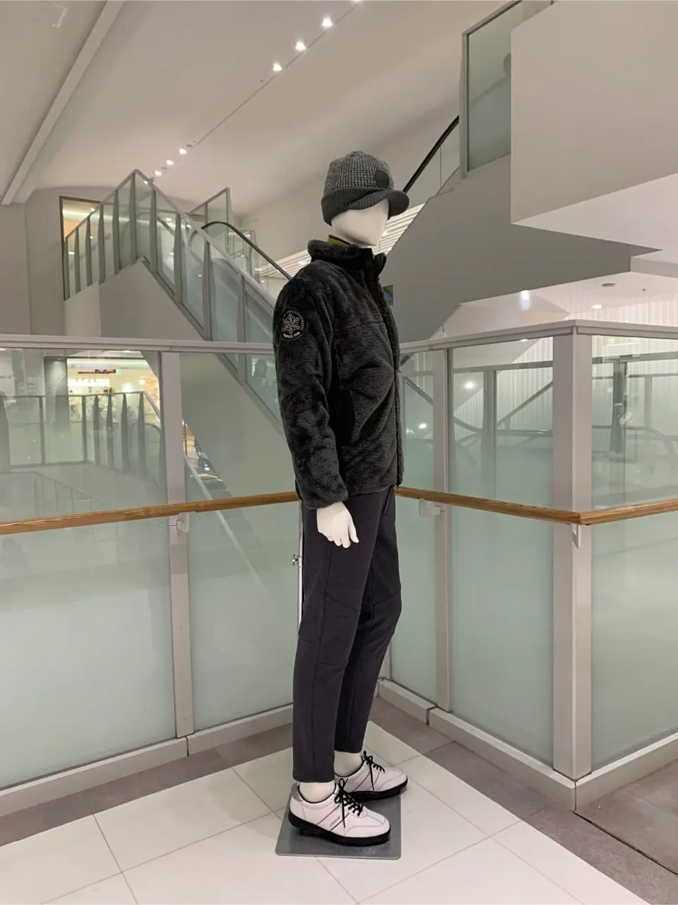 23区GOLF 松屋スタッフ コーディネート画像