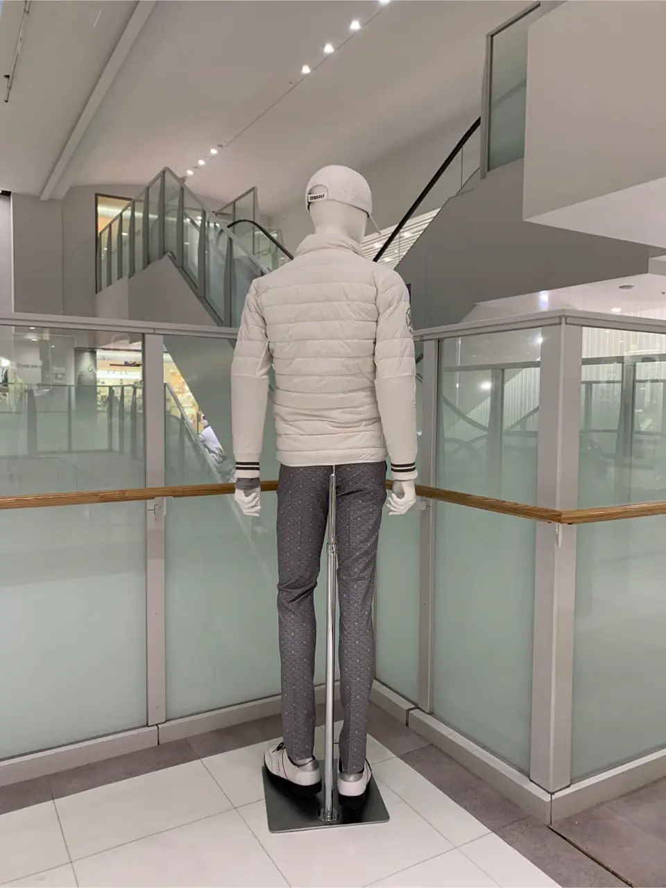 23区GOLF 松屋スタッフ コーディネート画像