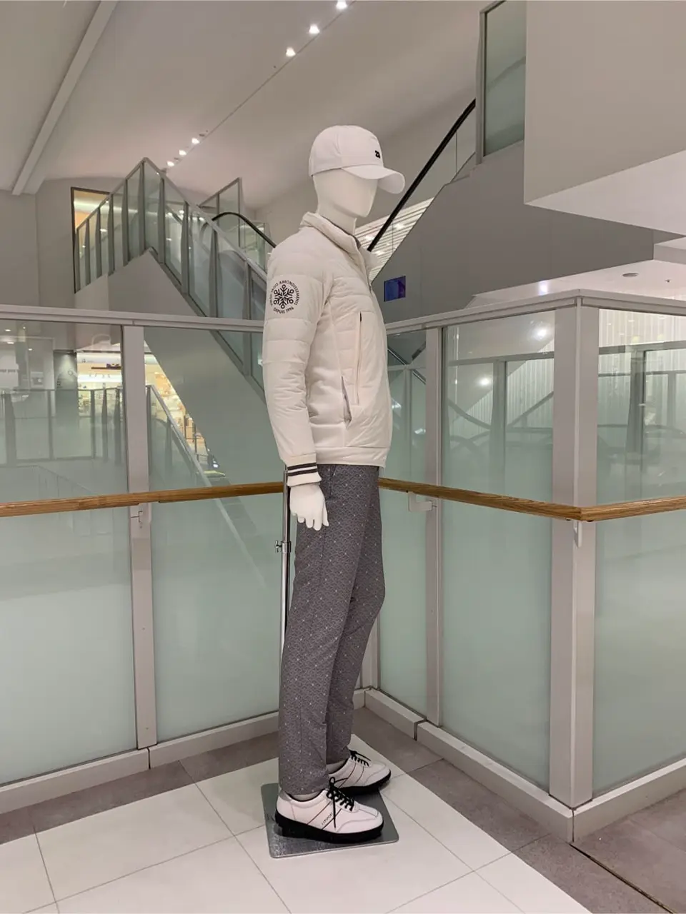 23区GOLF 松屋スタッフ コーディネート画像