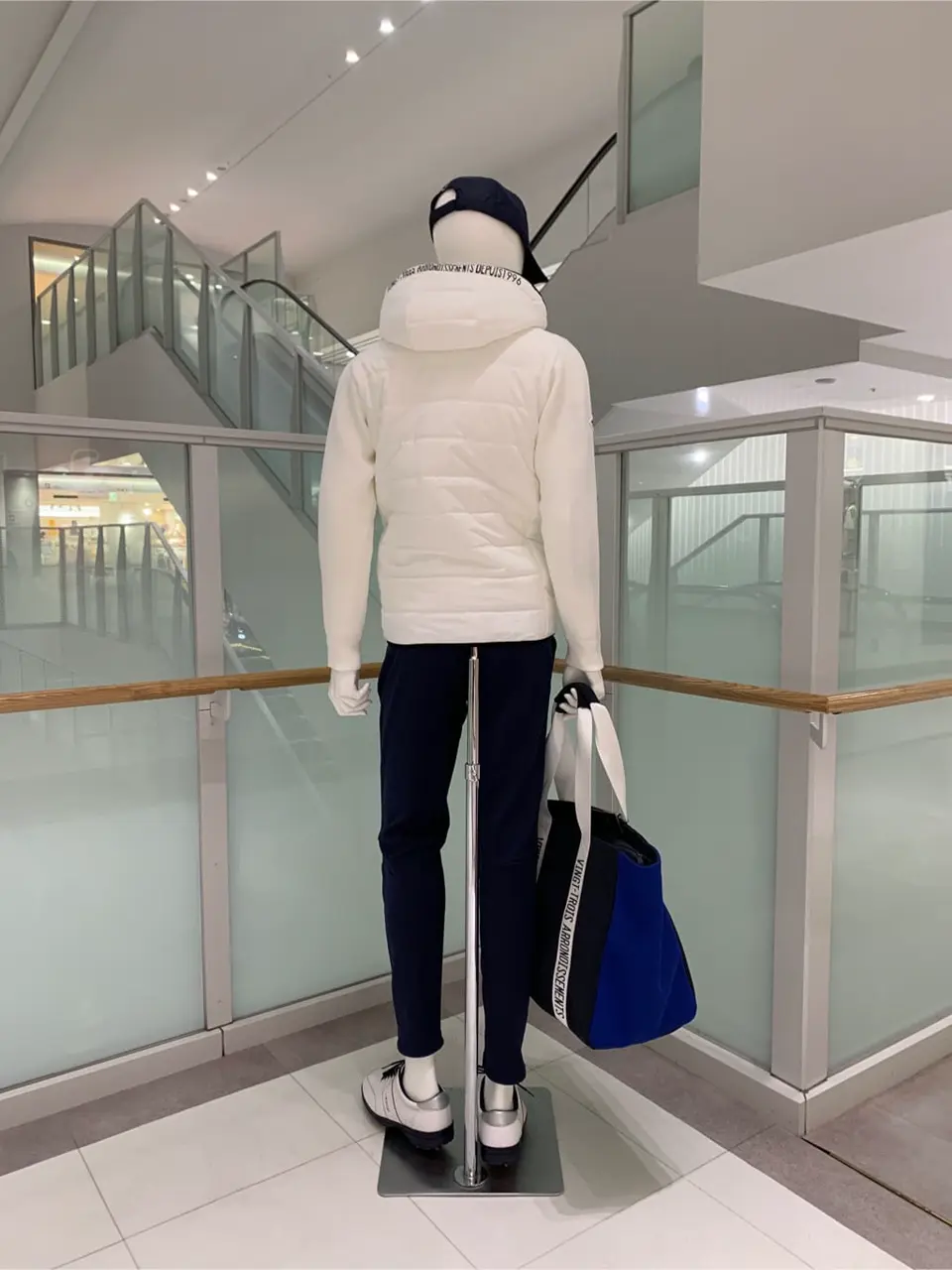 23区GOLF 松屋スタッフ コーディネート画像