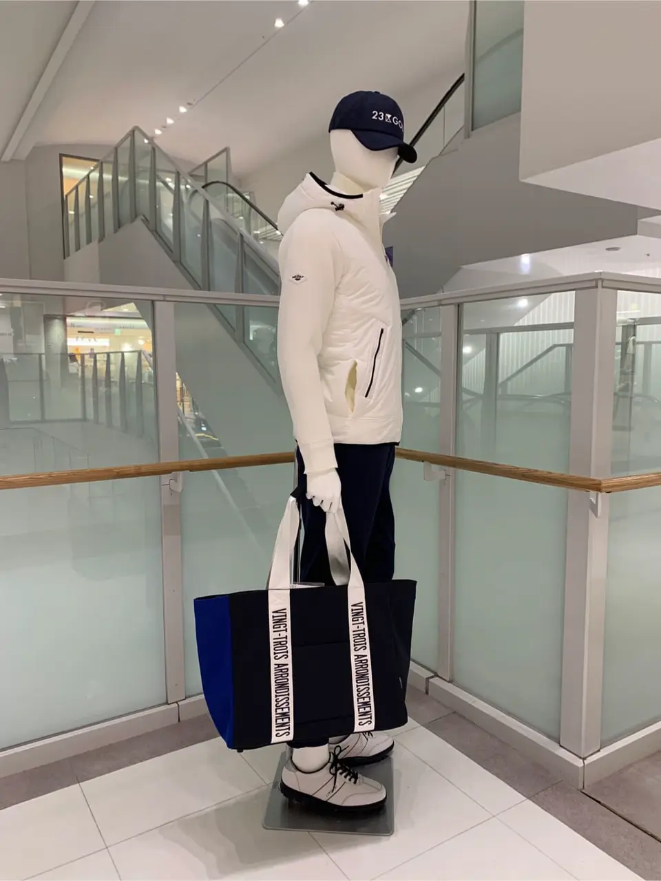 23区GOLF 松屋スタッフ コーディネート画像