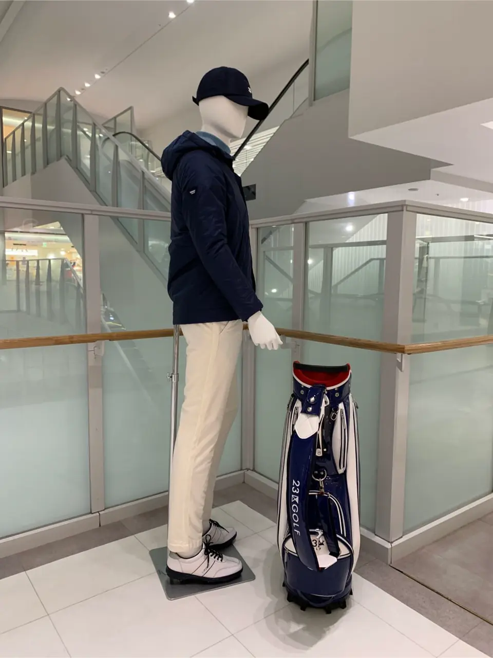 23区GOLF 松屋スタッフ コーディネート画像