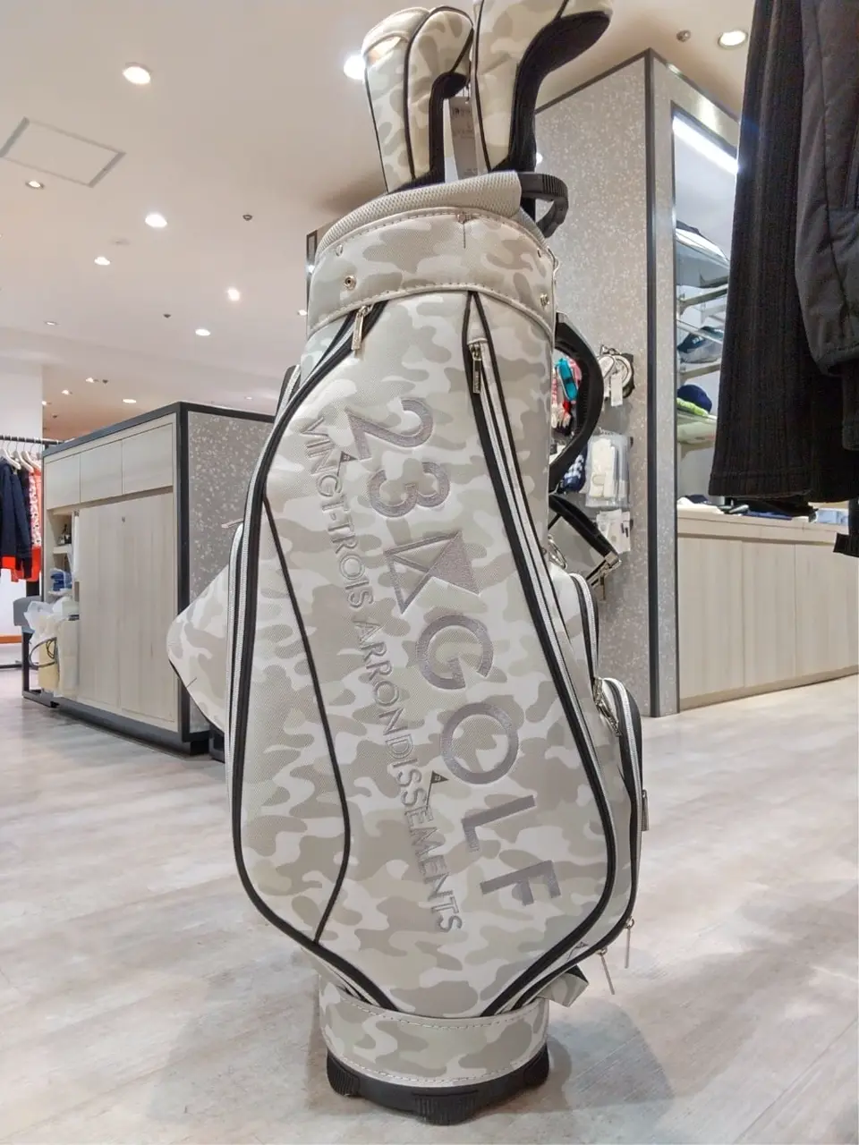 23区GOLF スタッフ コーディネート画像