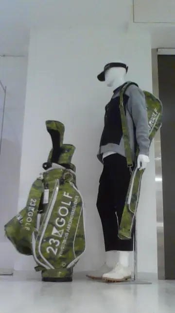 23区GOLF 松屋スタッフ コーディネート画像