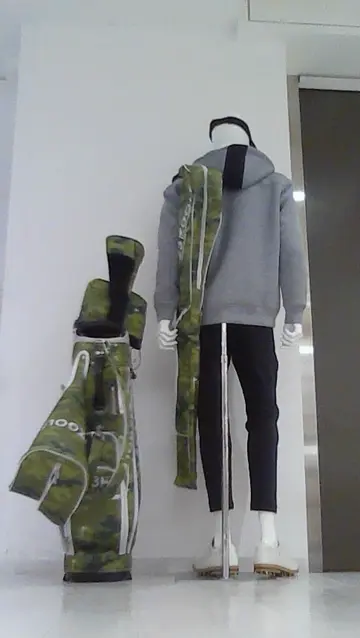 23区GOLF 松屋スタッフ コーディネート画像