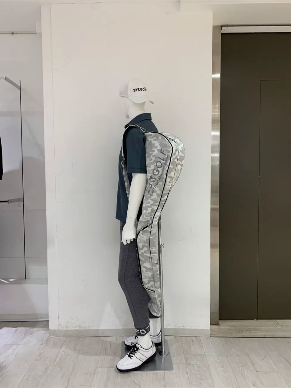 23区GOLF 松屋スタッフ コーディネート画像