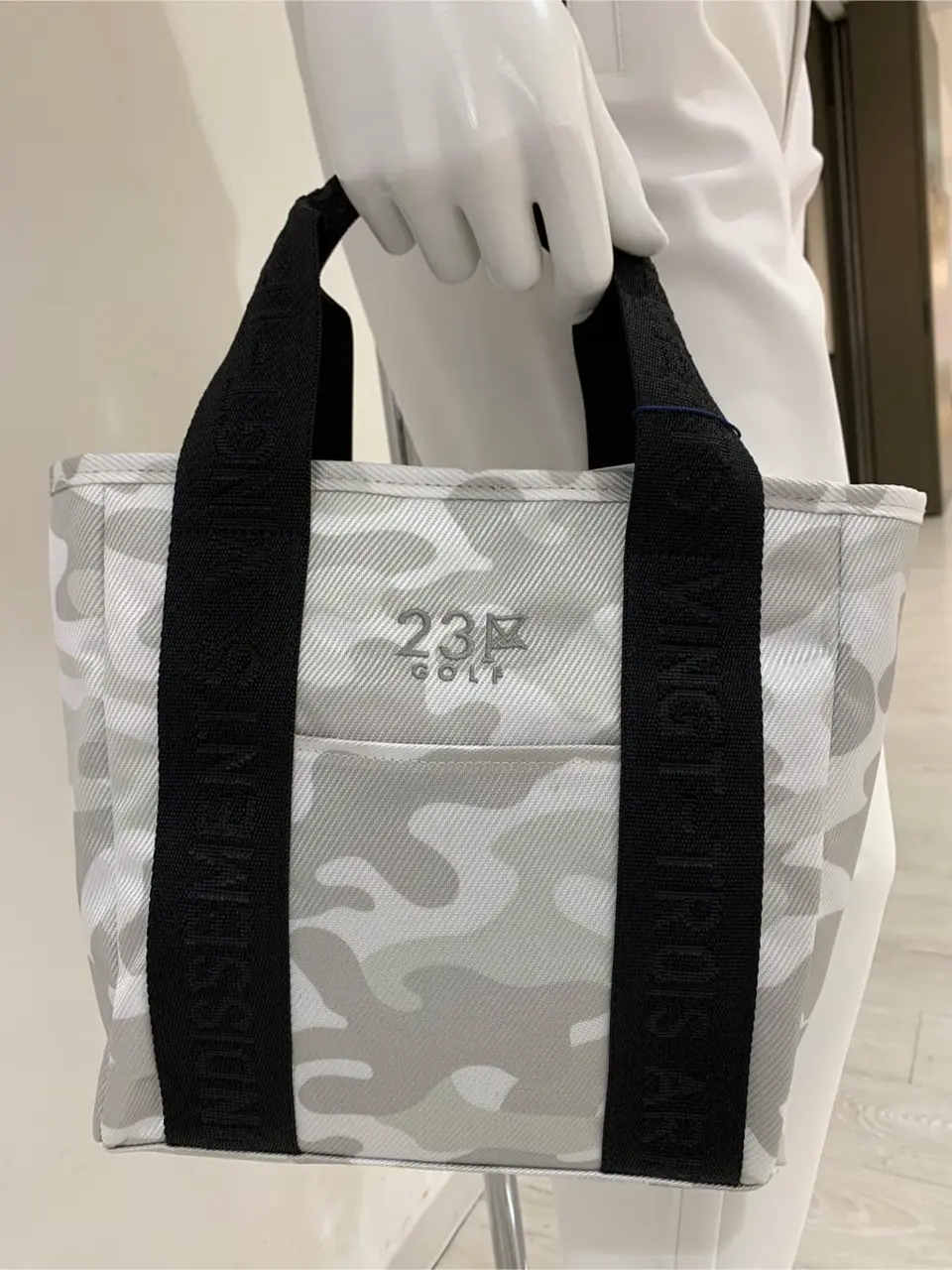 23区GOLF 松屋スタッフ コーディネート画像