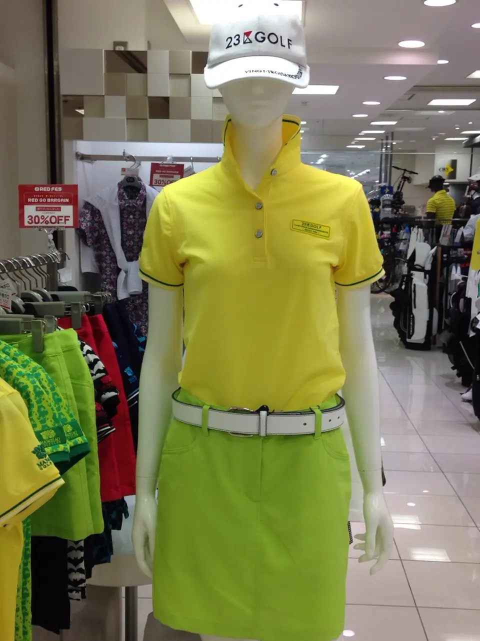 23区GOLF 松屋スタッフ コーディネート画像