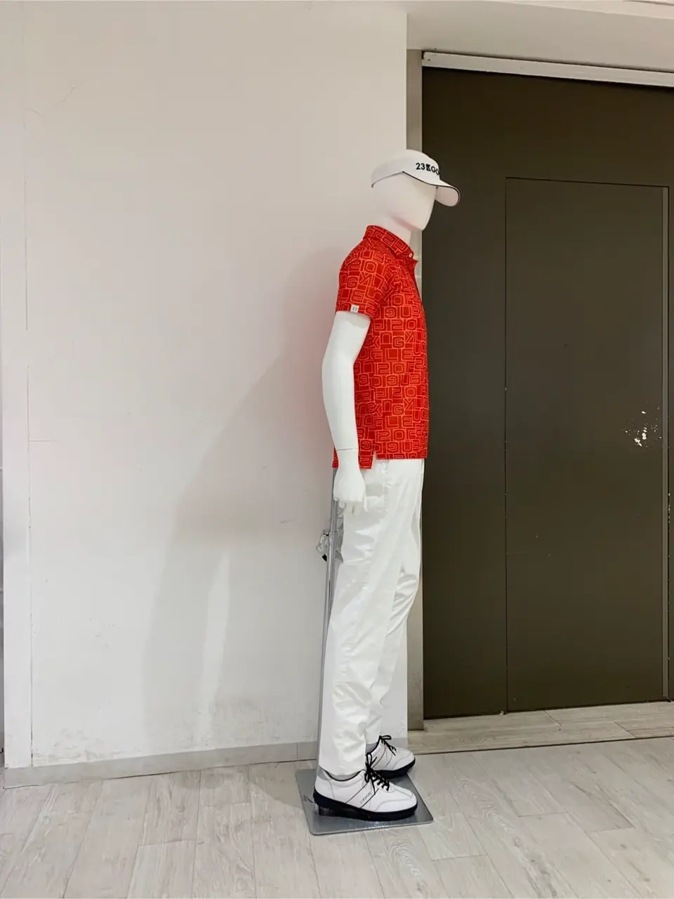 23区GOLF 松屋スタッフ コーディネート画像