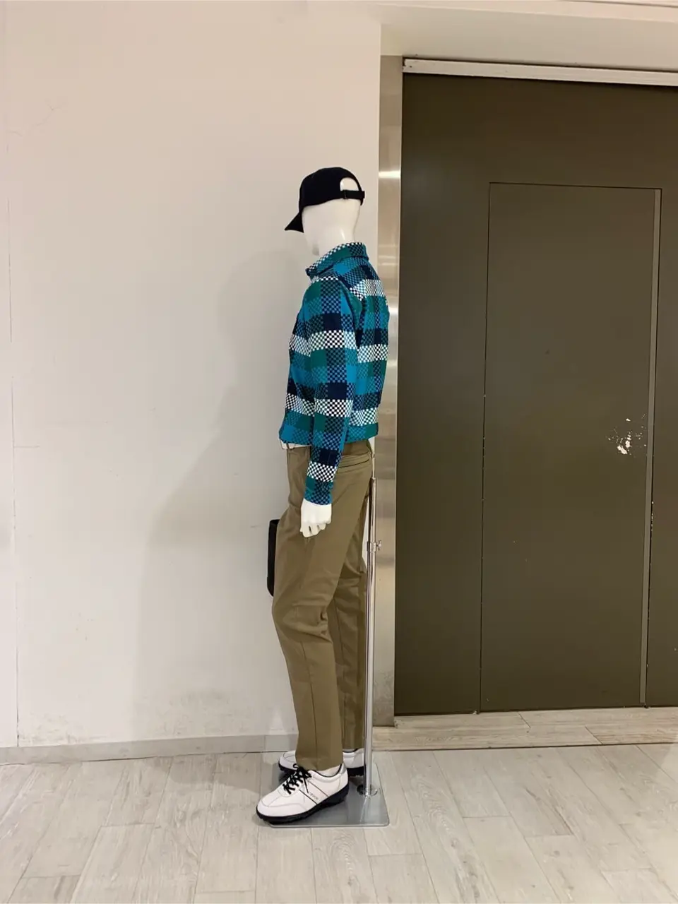 23区GOLF 松屋スタッフ コーディネート画像