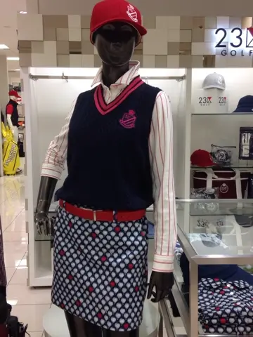 23区GOLF 松屋スタッフ コーディネート画像