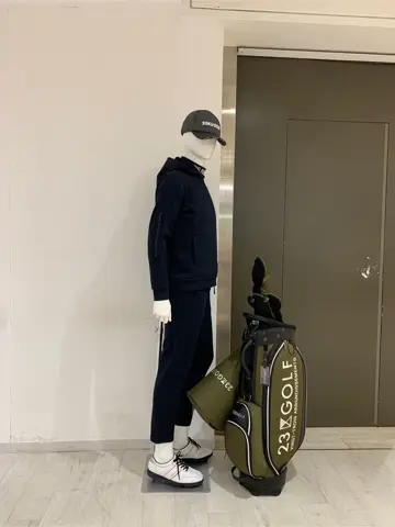 23区GOLF 松屋スタッフ コーディネート画像