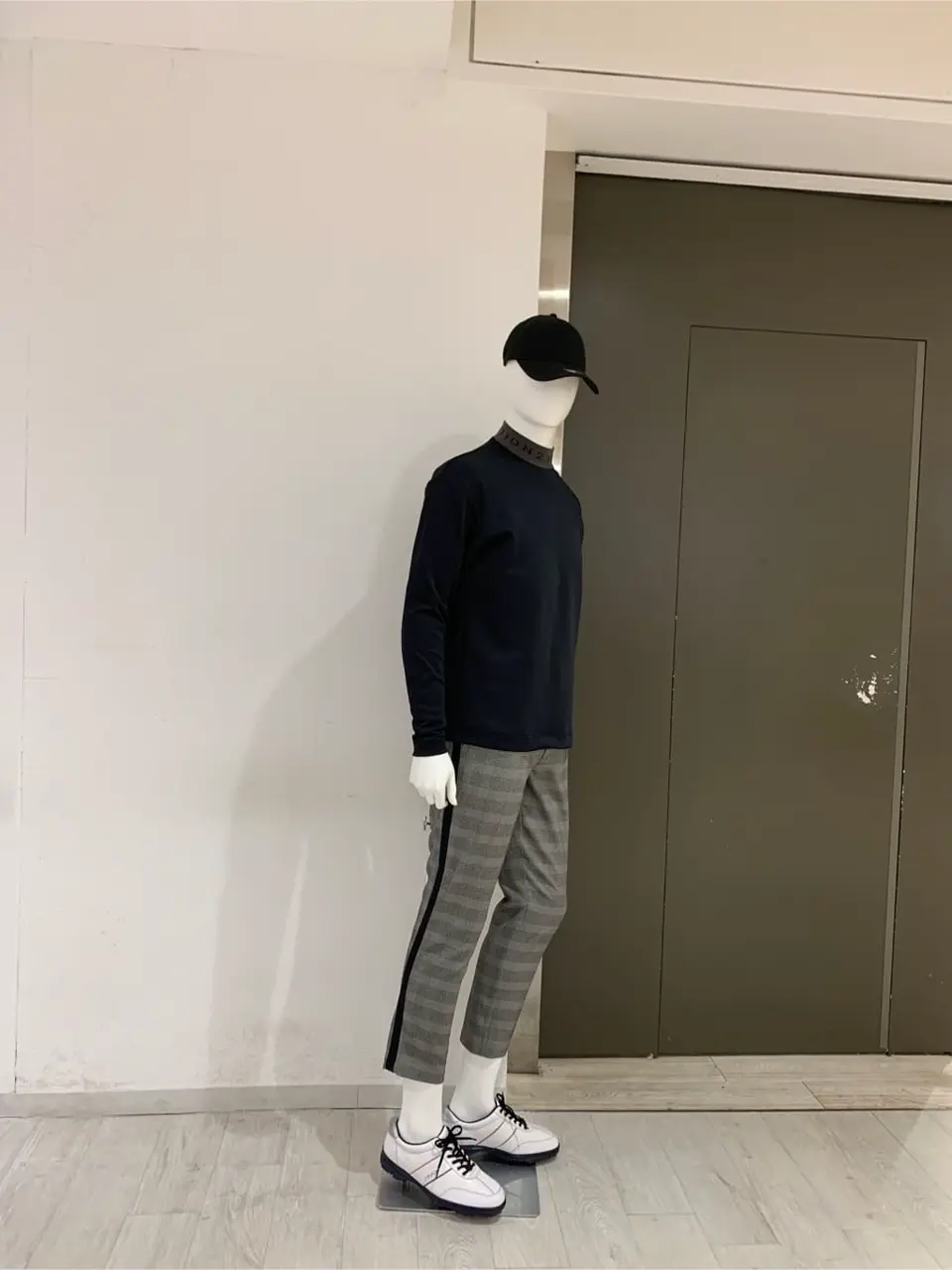 23区GOLF 松屋スタッフ コーディネート画像