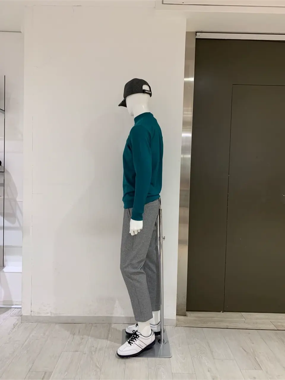 23区GOLF 松屋スタッフ コーディネート画像