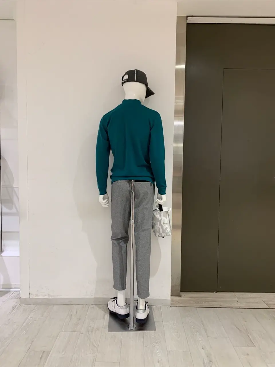 23区GOLF 松屋スタッフ コーディネート画像