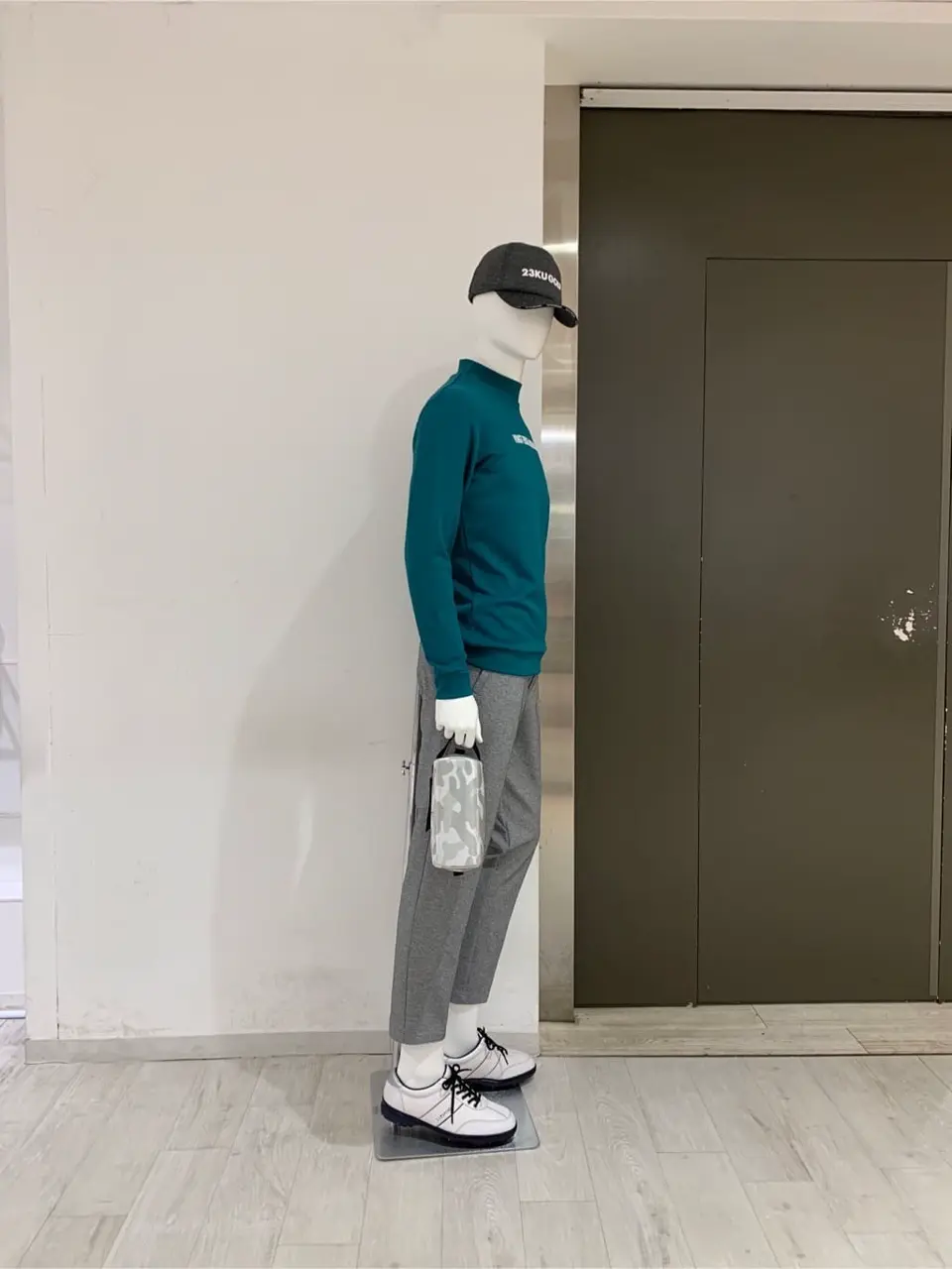 23区GOLF 松屋スタッフ コーディネート画像