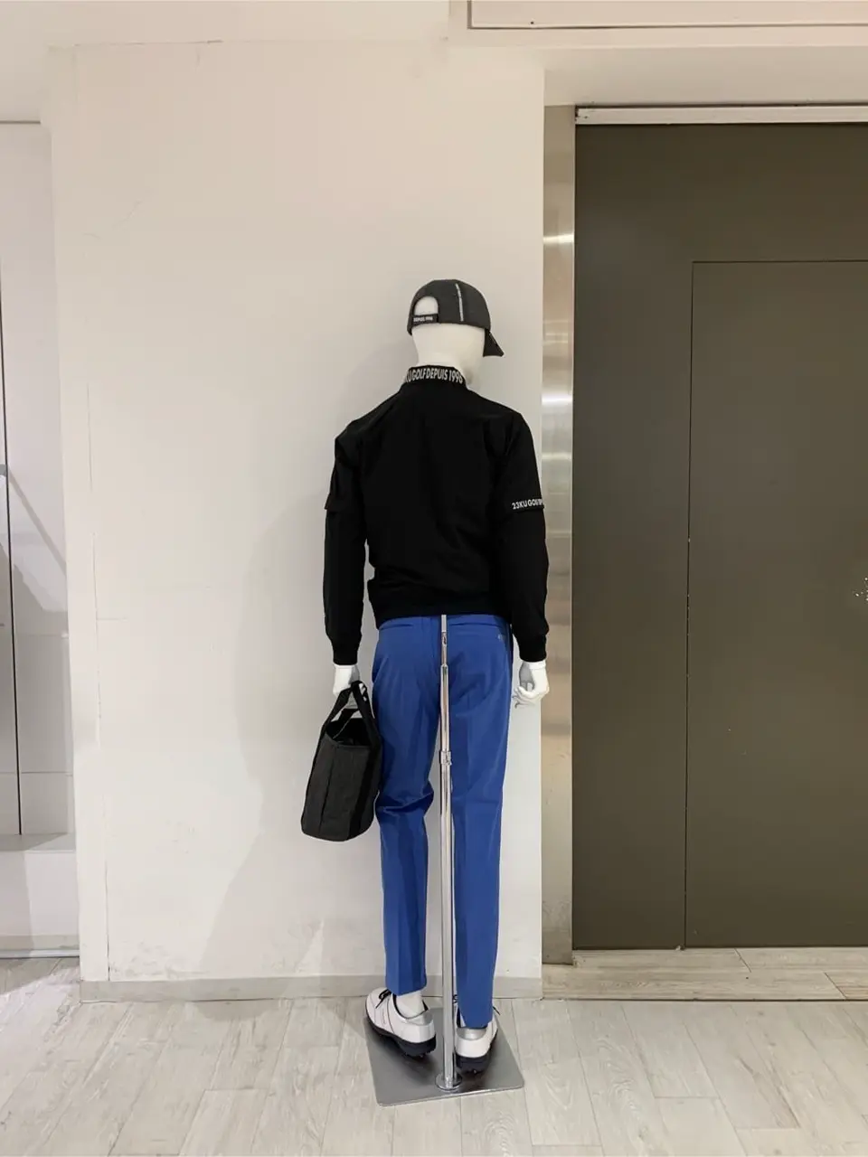 23区GOLF 松屋スタッフ コーディネート画像