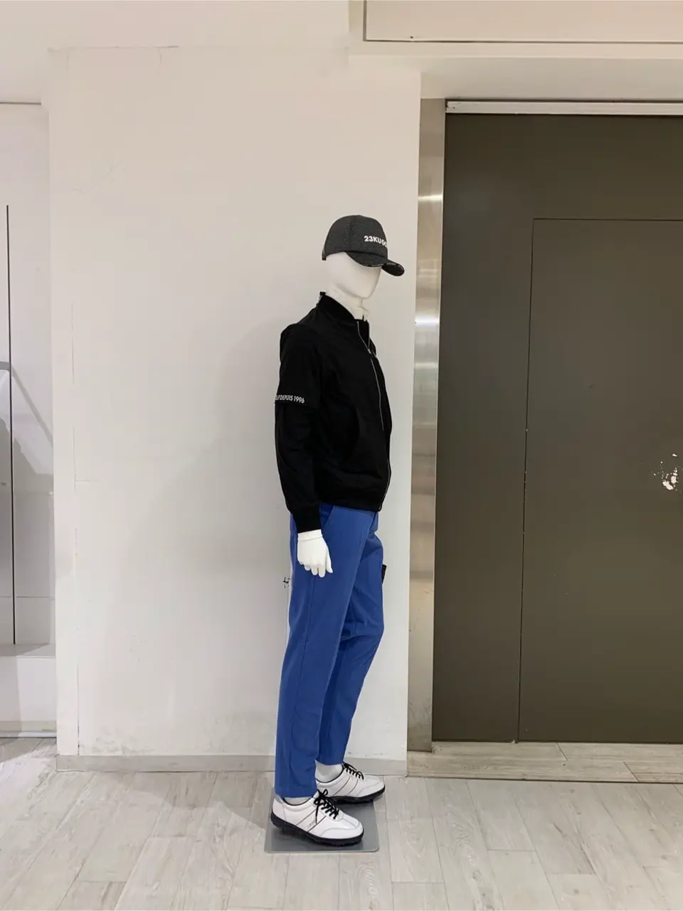 23区GOLF 松屋スタッフ コーディネート画像