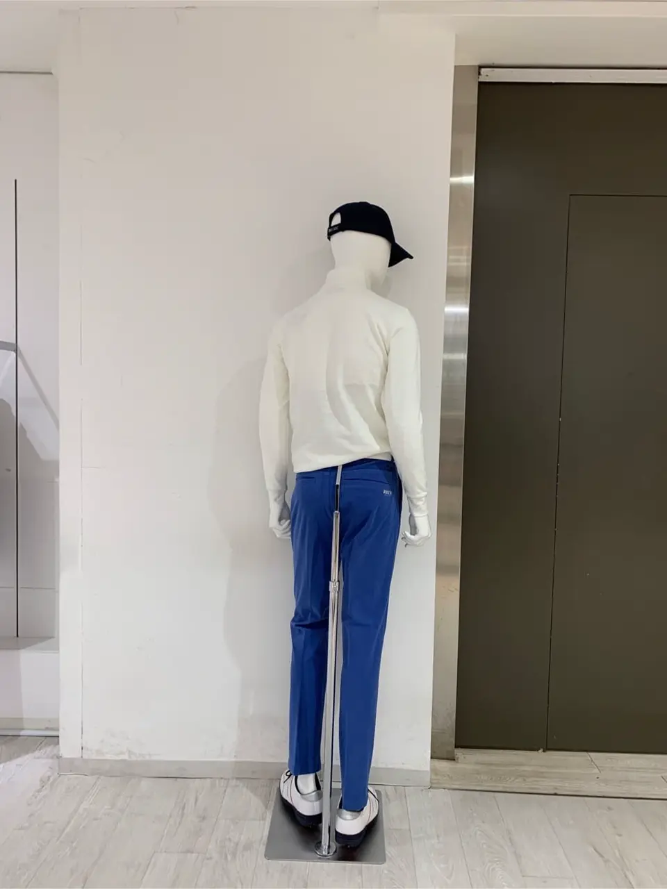 23区GOLF 松屋スタッフ コーディネート画像