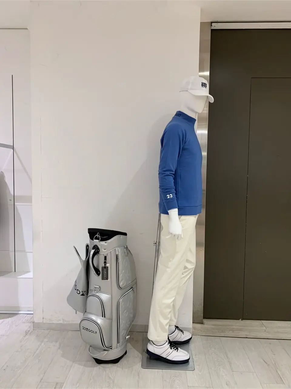 23区GOLF 松屋スタッフ コーディネート画像