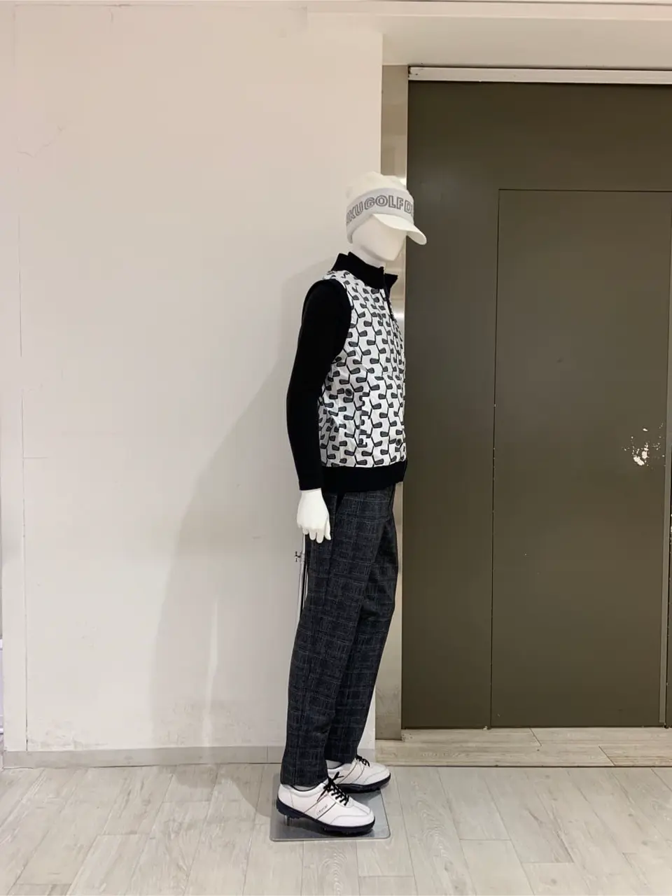 23区GOLF 松屋スタッフ コーディネート画像