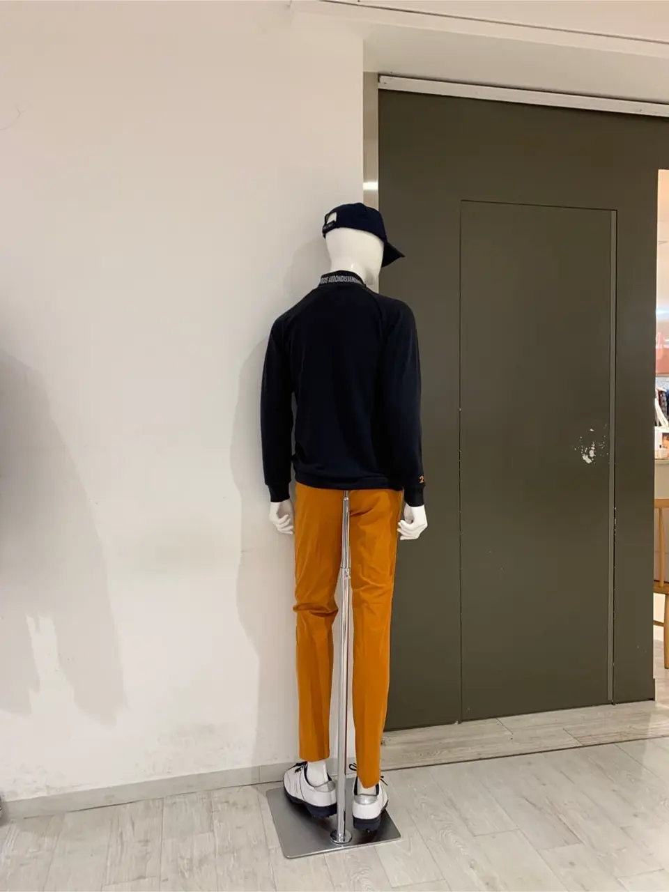 23区GOLF 松屋スタッフ コーディネート画像