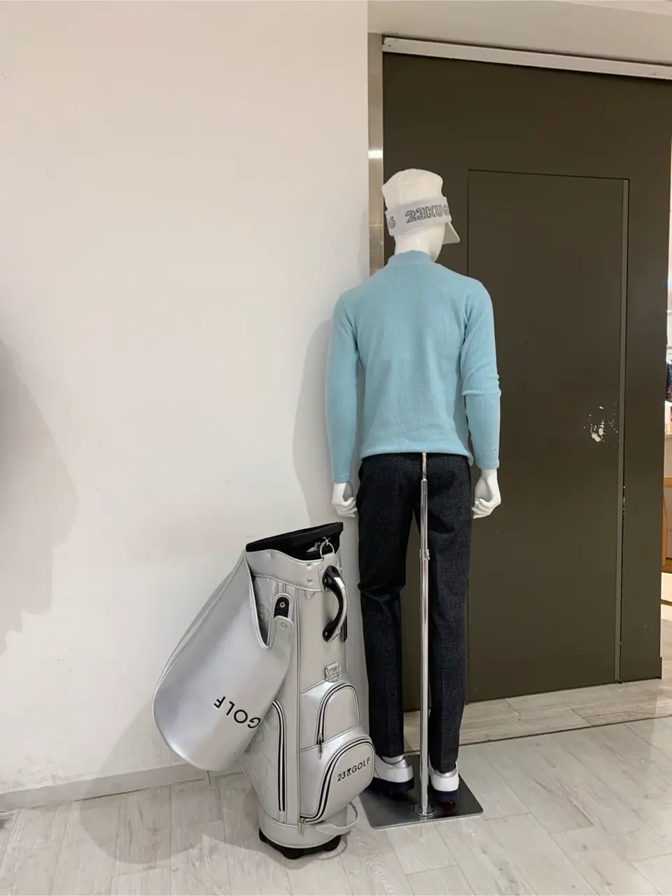 23区GOLF 松屋スタッフ コーディネート画像