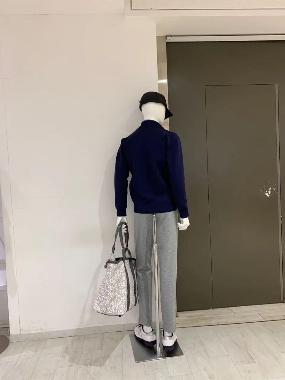 23区GOLF 松屋スタッフ コーディネート画像